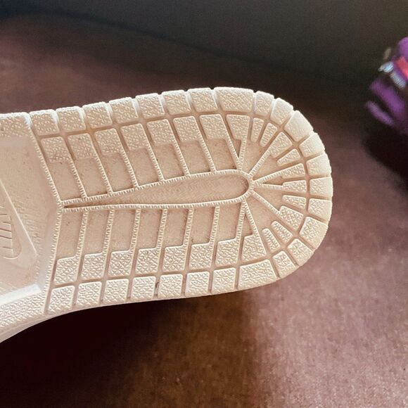 Nike Air Jordan 1 High Zip Premium Bordeaux Wine 2018 AT0575-600 Women Sz 7 US - Picture 8 of 10